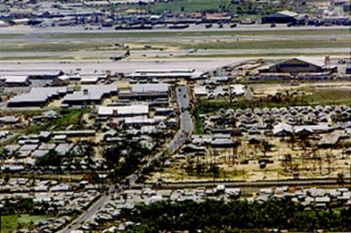 DaNangAirfield.JPG (40119 bytes)